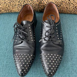 FRYE ERICA STUDDED BLACK OXFORDS 7.5 EXCELLENT USED CONDITION